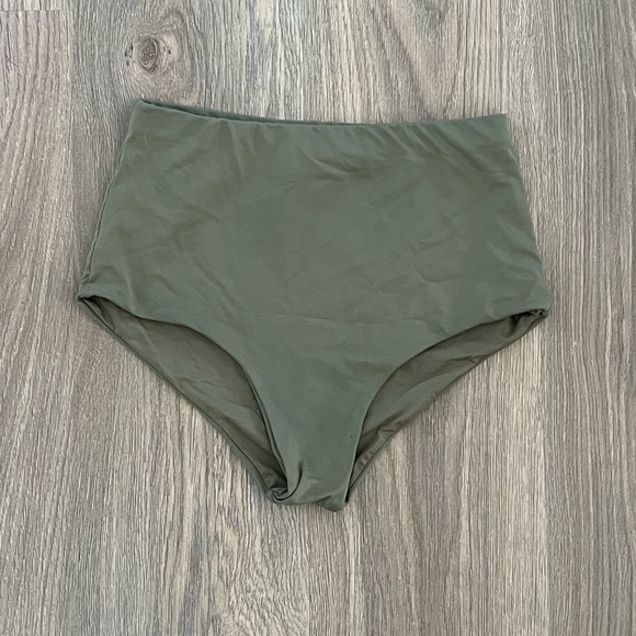 Fenntessa High Waisted Bikini Bottom - Picture 2 of 5